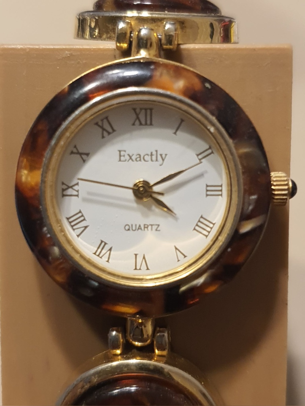 🦋10/$20🦋 Exactly Goldtone/White/Faux Tortoise Shell Rhinestone Women's Watch